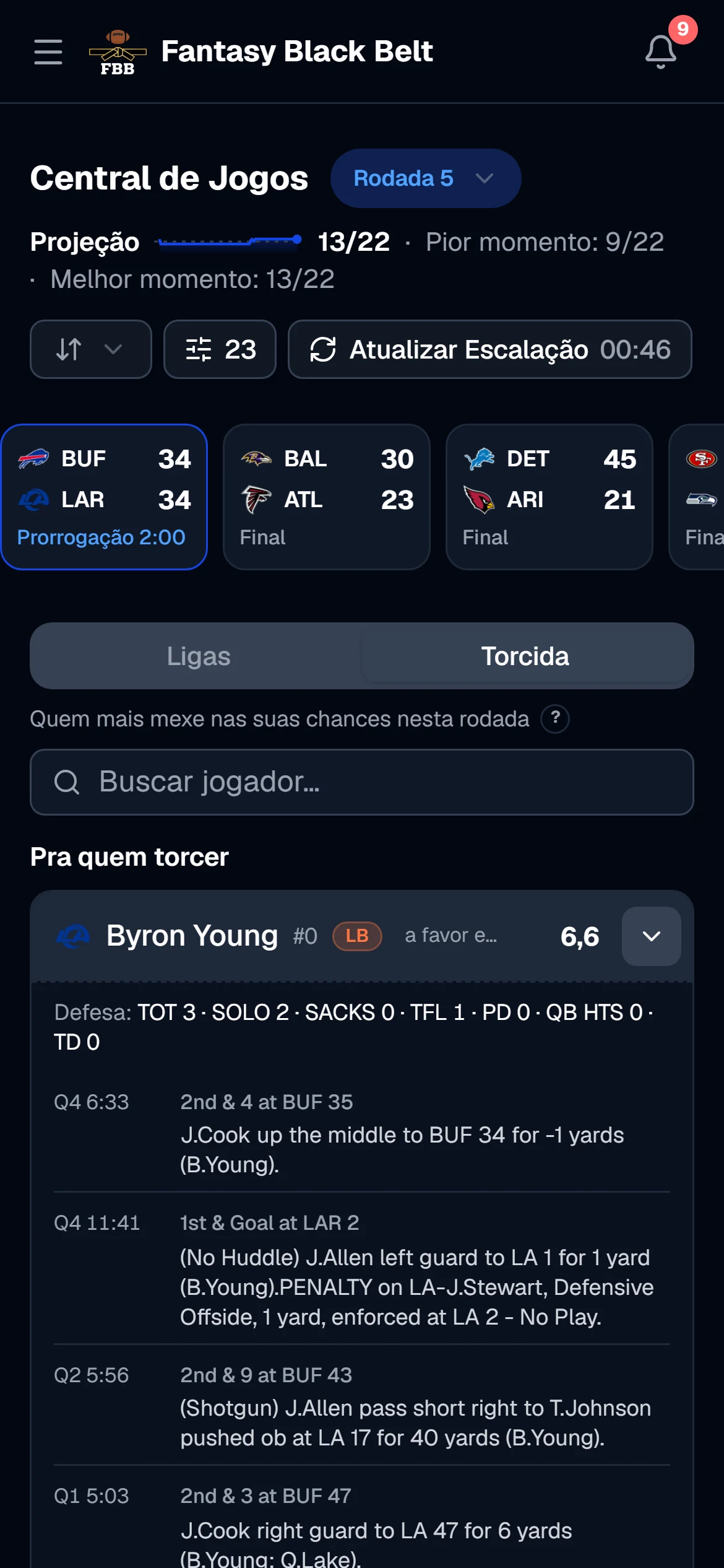 Torcida no celular, com os lances de um jogador